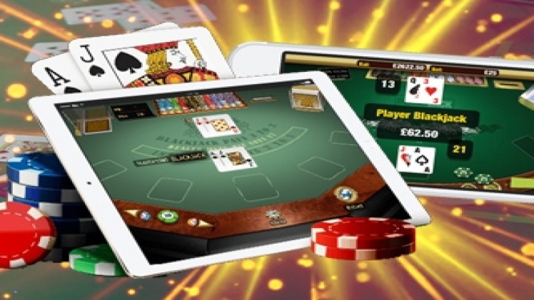 Online Poker Vs. Blackjack: Which Should You Play